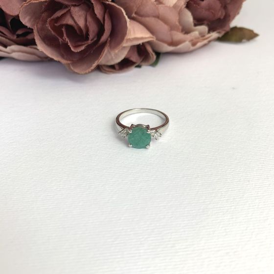 Silver ring with a 1.79-carat emerald