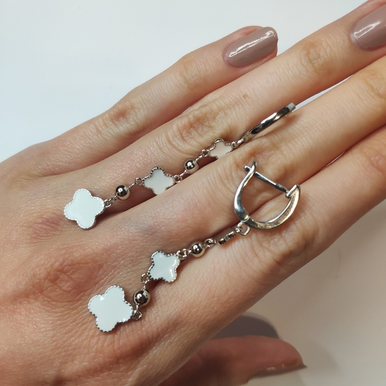 Silver earrings with yemallu