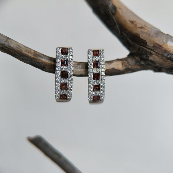 Срібні сережки з гранатом 1.455ct