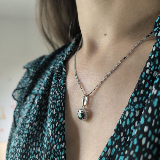 Срібна підвіска з сапфіром 2.995ct, фіанітами