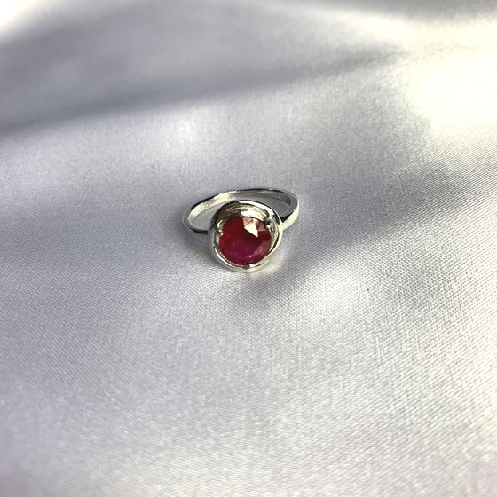 Серебряное кольцо с рубином 2.533ct