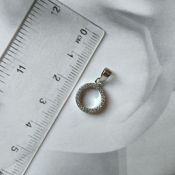 Silver pendant with phianites