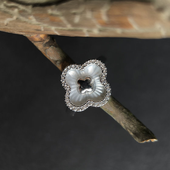 Silver ring with cubic zirconia and mother-of-pearl