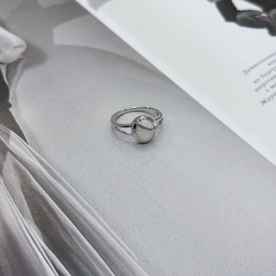 Silver ring with a 0.945-carat opal