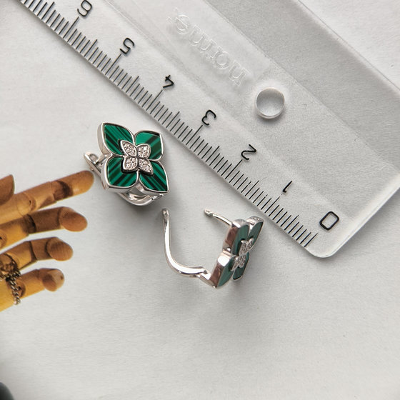 Срібні сережки з малахітом, фіанітами