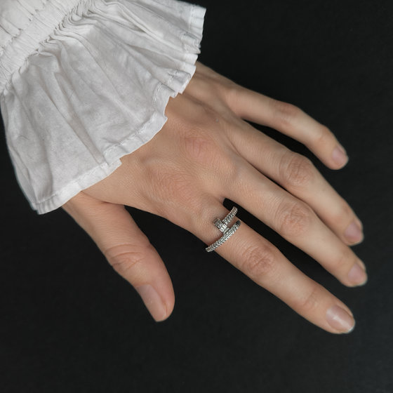 Срібна каблучка з фіанітами 0.62ct