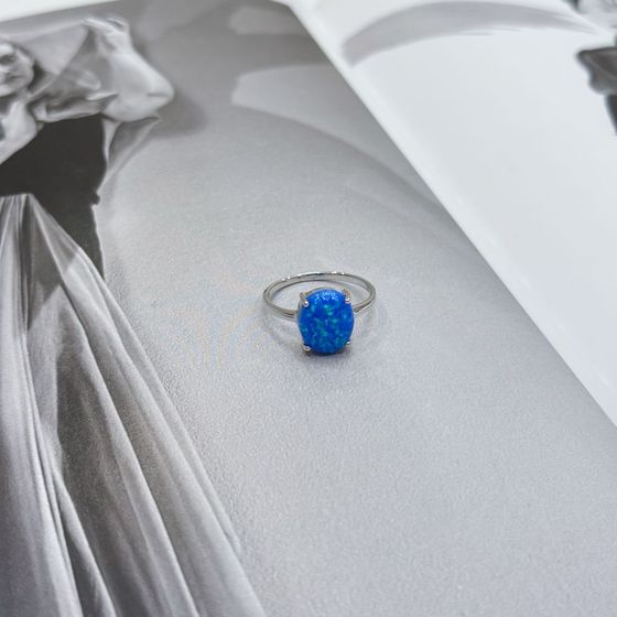 Silver ring with a 2.09-carat opal