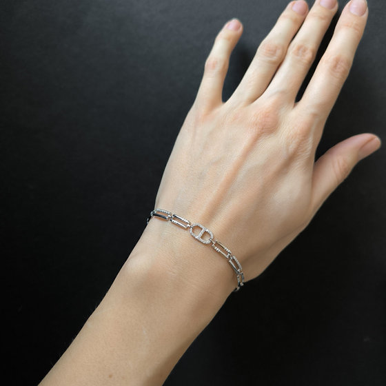 Silver bracelet with cubic zirconia