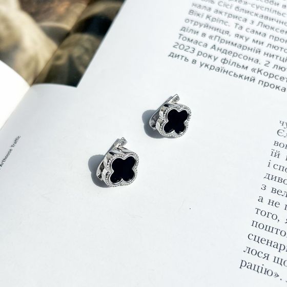 Золоті сережки з оніксом