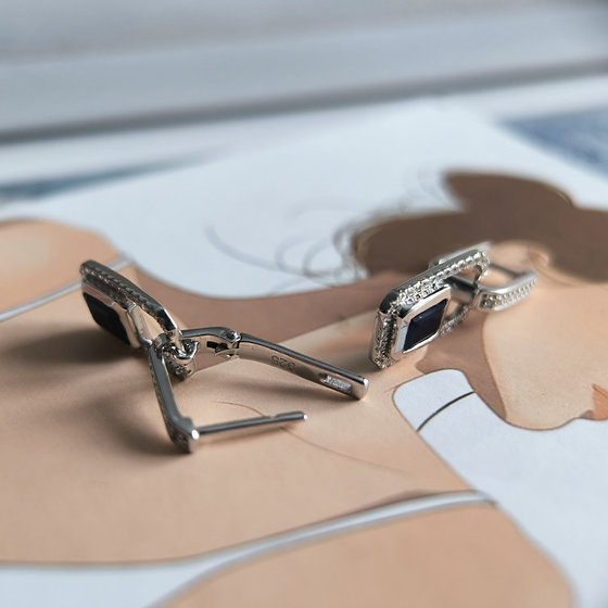 Срібні сережки з сапфіром 3.321ct, фіанітами