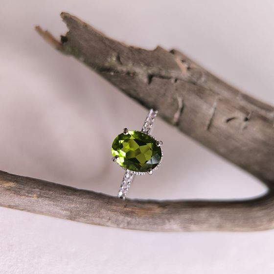 Silver ring with chrysolite