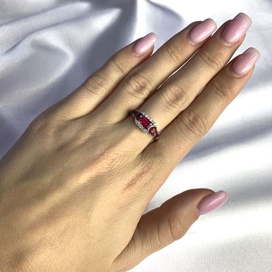 Серебряное кольцо с рубином 1.78ct