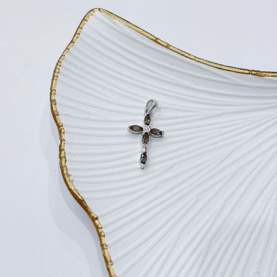 Silver cross with sultanite 1.365ct