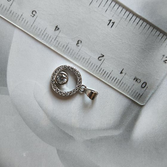 Silver pendant with phianites