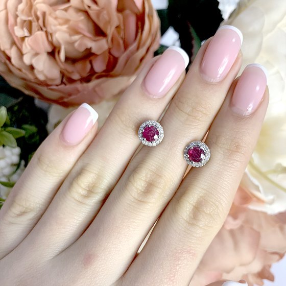 Silver earrings with a 1.733-carat ruby