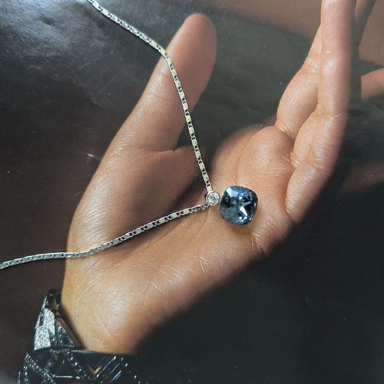 Silver pendant with phianites