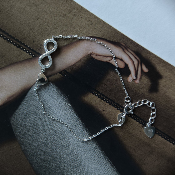 Silver bracelet with cubic zirconia