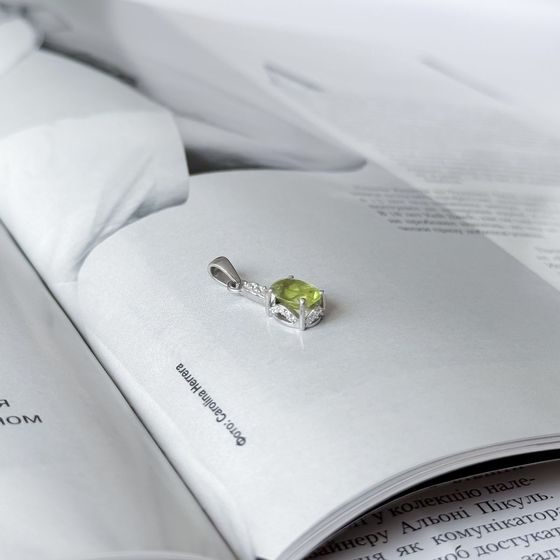 Серебряная подвеска с хризолітом 2.65ct