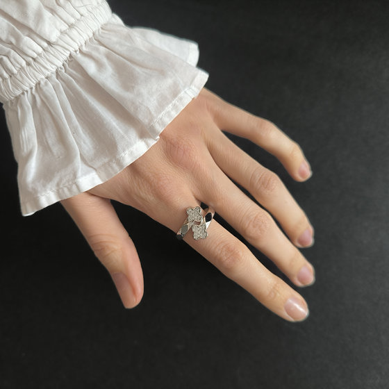 Срібна каблучка з фіанітами 0.32ct