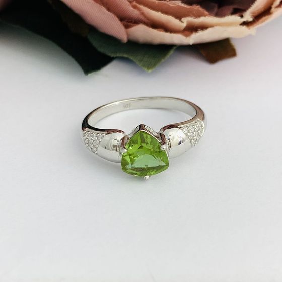 Silver ring with a 1.6-carat sultanite and cubic zirconia