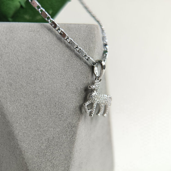 Silver pendant with cubic zirconia