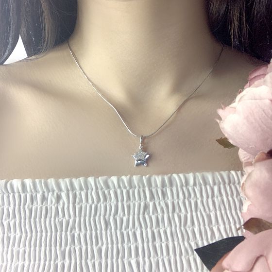 Silver pendant with phianites