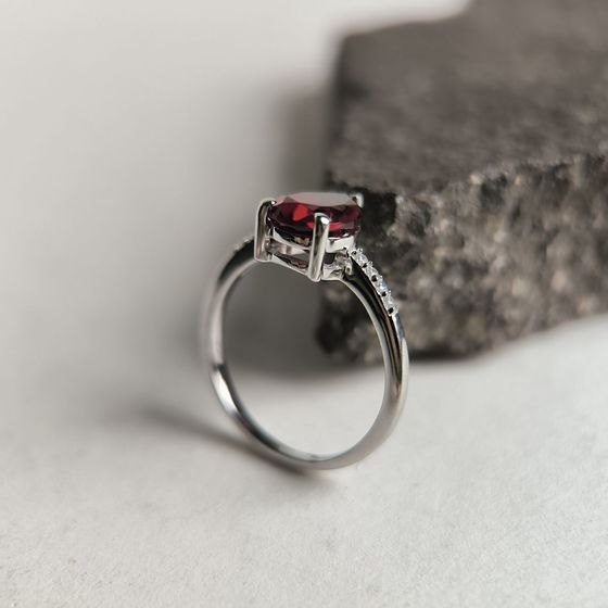 Срібна каблучка з гранатом nano 3,542 карата