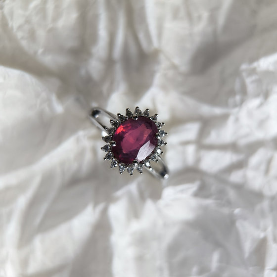 Срібна каблучка з рубіном, фіанітами