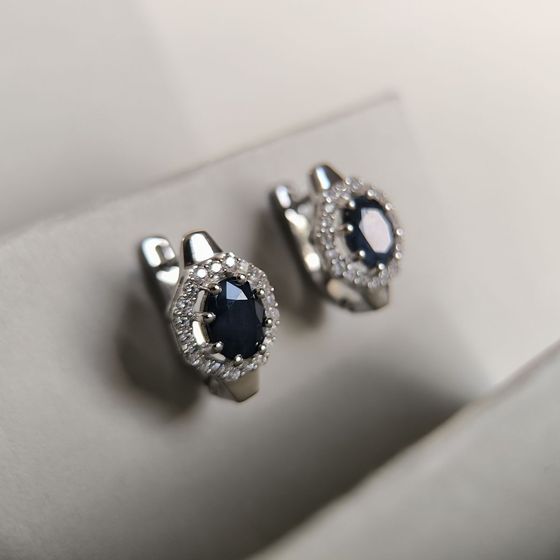 Срібні сережки з сапфіром 4.21ct, фіанітами