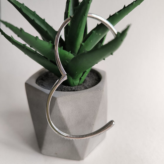 Silver bracelet with cubic zirconia