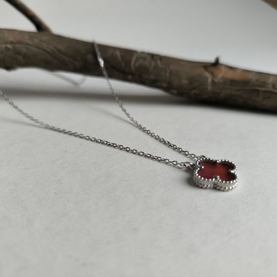 Silver necklace with agate