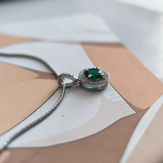 Silver pendant with 0.9ct nano emerald