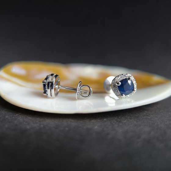 Срібні сережки з сапфіром 1.802ct, фіанітами