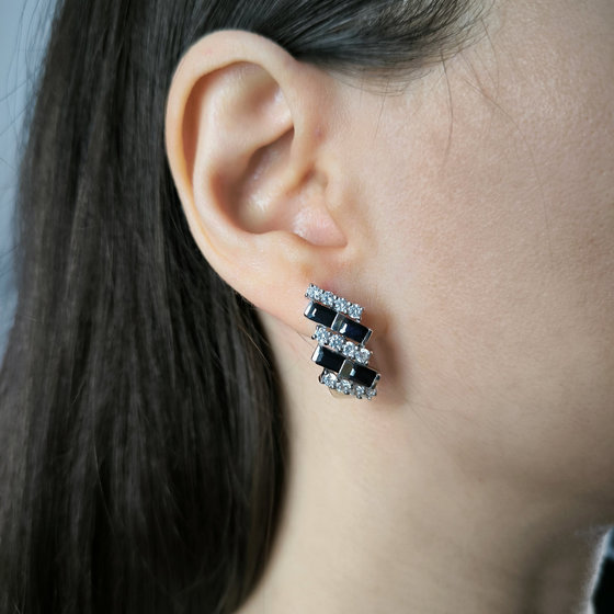 Silver earrings with 6.05ct sapphire and cubic zirconia