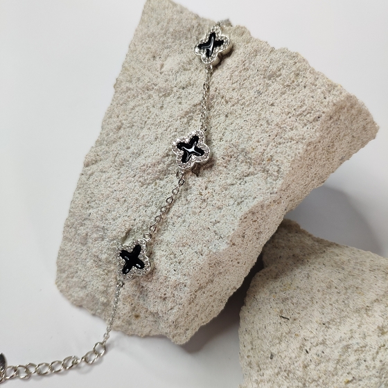 Silver bracelet with yemallu