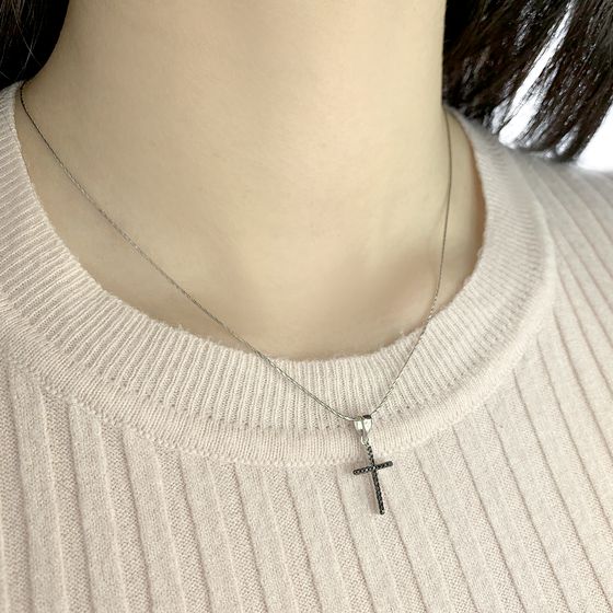 Срібний хрестик з фіанітами