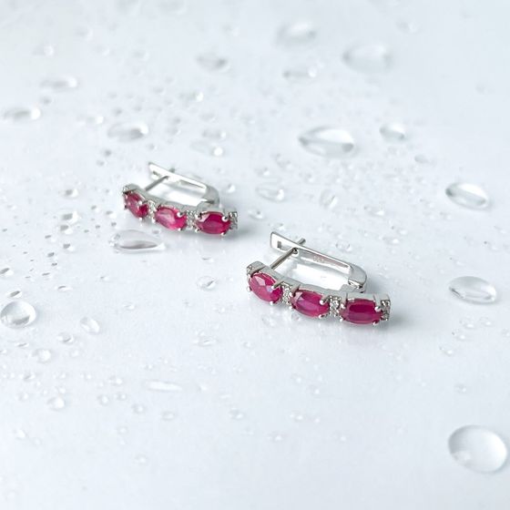 Срібні сережки з рубіном 3.967ct, фіанітами
