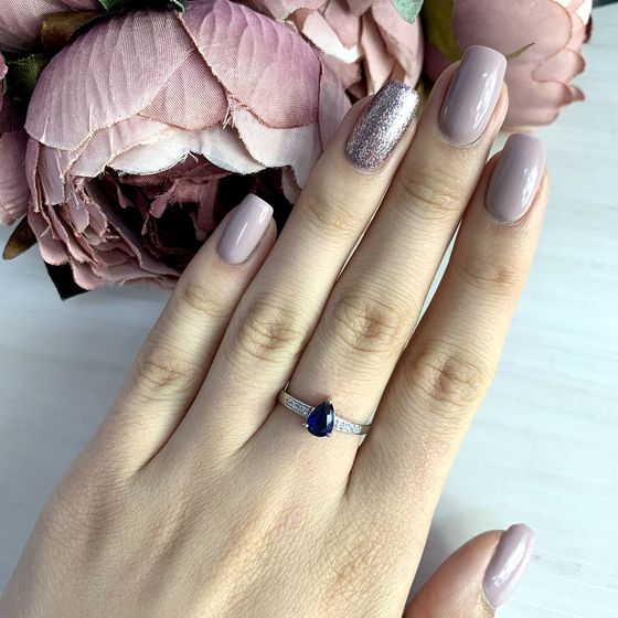 Silver ring with a 1.703-carat sapphire