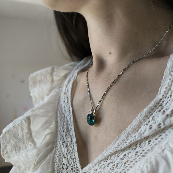 Silver pendant with phianites