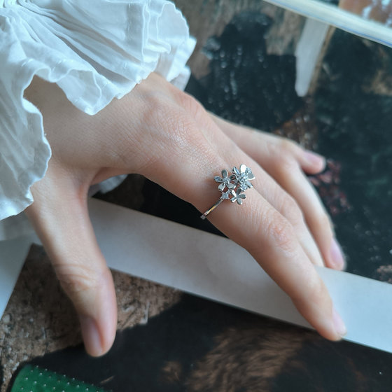 Silver ring with cubic zirconia