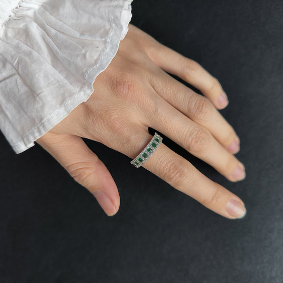 Silver ring with emerald nano 0.74ct