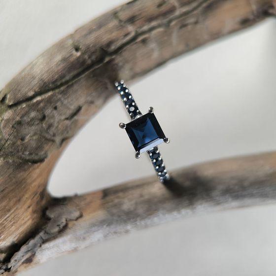 Срібна каблучка із сапфіром nano 1.413ct