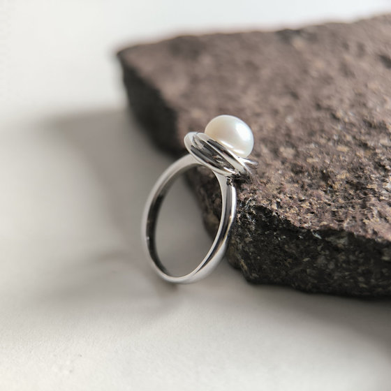 Silver ring with pearl