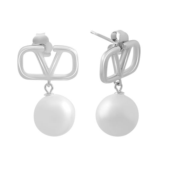 Silver earrings with pearls