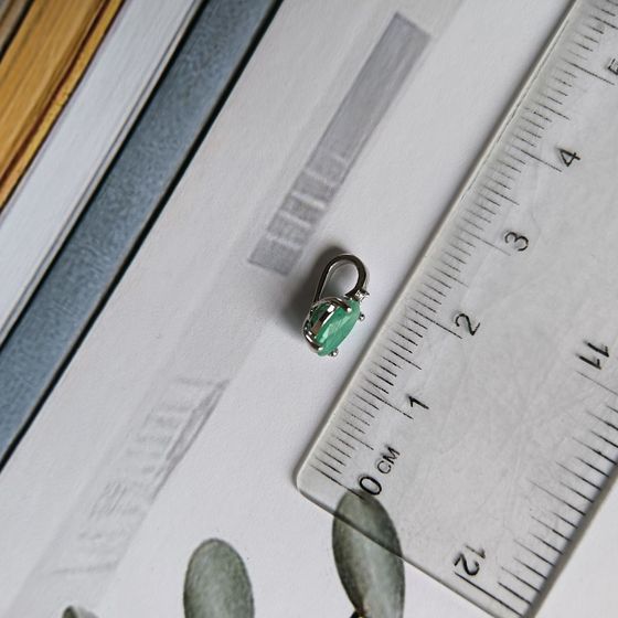 Silver pendant with emerald, fianites