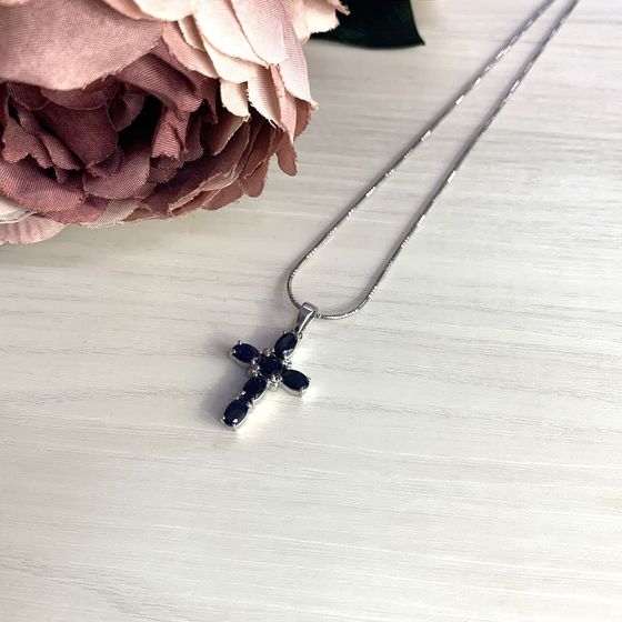 Silver cross with a 3.593-carat sapphire
