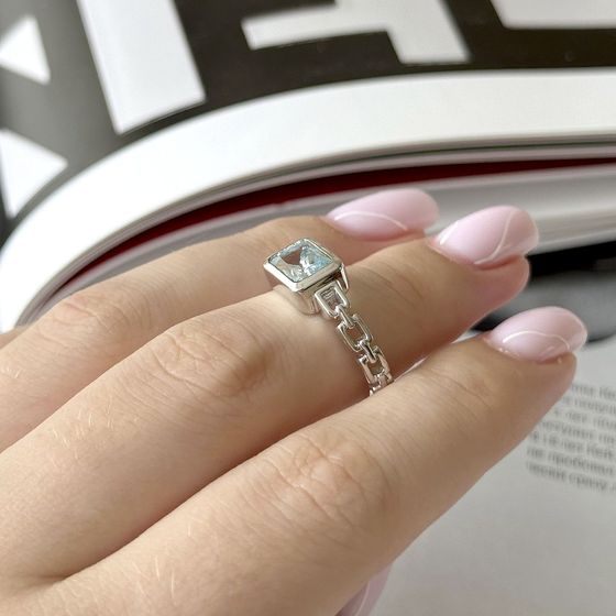 Серебряное кольцо с топазом 1.819ct