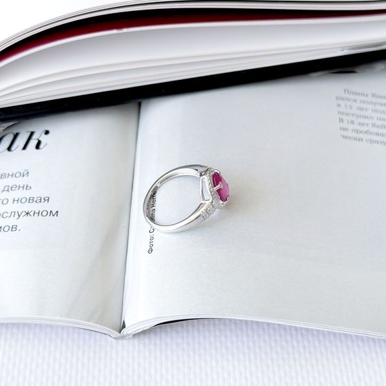 Срібна каблучка з рубіном 2.546ct, фіанітами