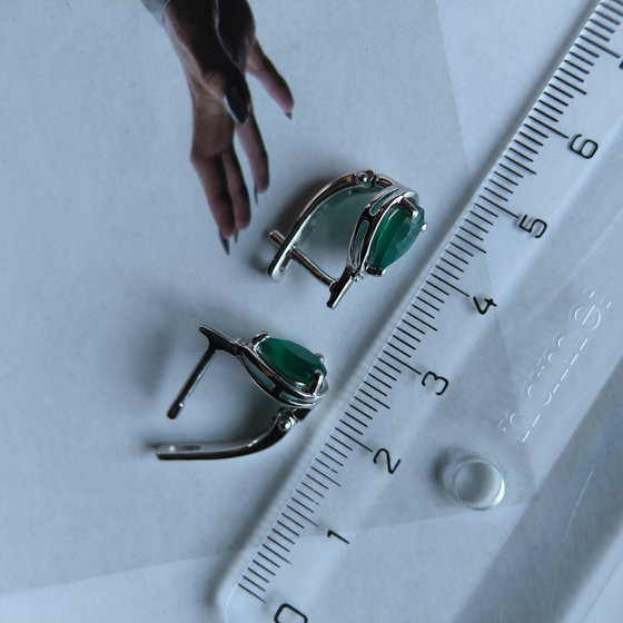 Silver earrings with 2.235 ct agate and cubic zirconia