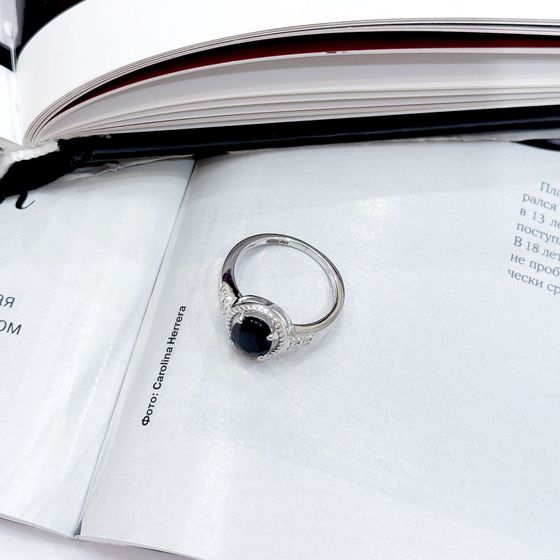 Срібна каблучка з сапфіром 2.602ct, фіанітами